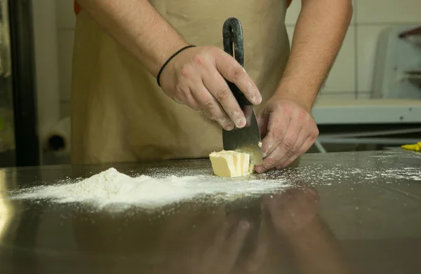 Processus Production Pâtisseries Sucrées Aux Fruits Chef Fait Pâte Pâte — Photo