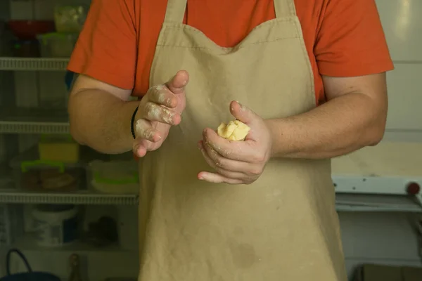 Het Productieproces Voor Zoete Gebak Met Fruit Chef Kok Maakt — Stockfoto