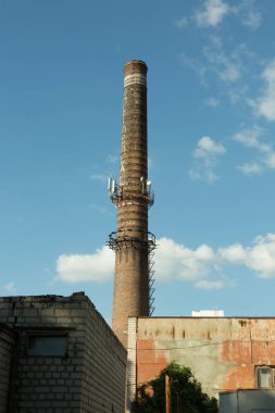 SSCB 'nin zamanının inşası. Kazan dairesi egzoz borusu. Egzoz dumanı yok. Koronavirüs yüzünden üretim durduruldu..
