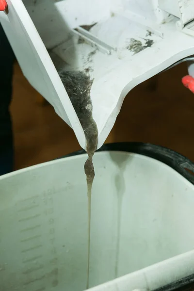 Proceso Limpieza Una Habitación Con Una Aspiradora Con Acuafilter Agua — Foto de Stock