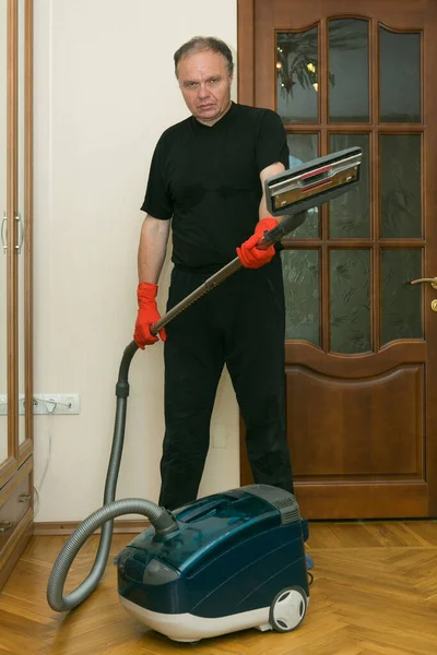 Emotions Middle Aged Man Cleaning Apartment Daily Cleaning Premises Humor — Stock Photo, Image