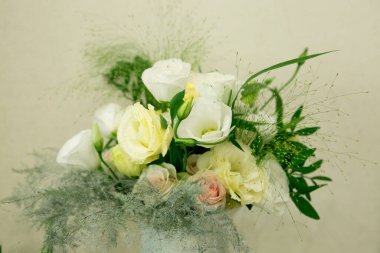 Düğün buketi. Düğündeki en önemli buket gelinin buketidir..