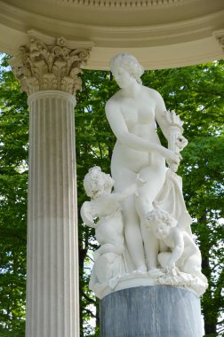 Venüs tapınağı. Bavyera 'da Kral Ludwig' in Kalesi Linderhof. Barok tarzında heykellerin ayrıntıları