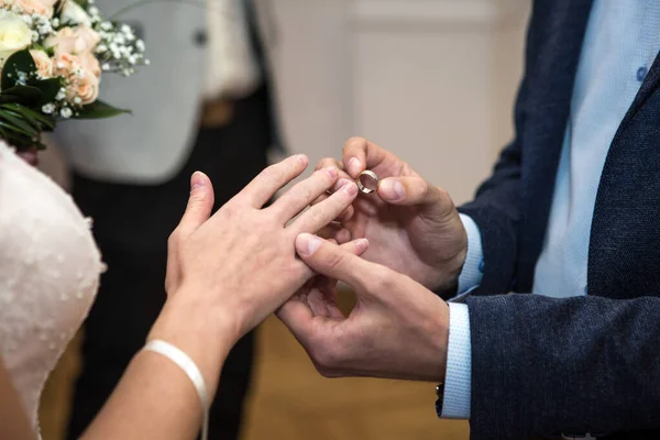 Historias Amor Boda Primeros Planos Novia Novio Usando Anillos Boda — Foto de Stock