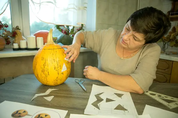 Sprawia Jack Lantern Jest Domu Proces Tworzenia Szablonów Wątków Jacka — Zdjęcie stockowe