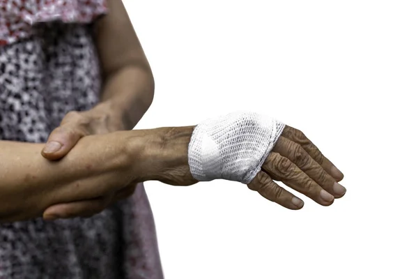 Senior Vrouw Hand Schade Met Pleister Geïsoleerd Uitknippad — Stockfoto