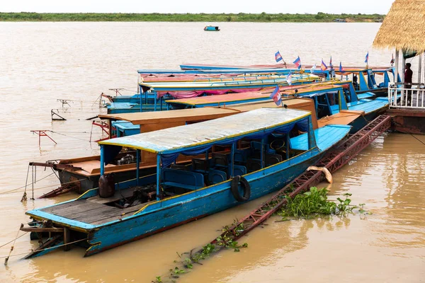 Aug: 29: 2018 - siem reap, Kambodscha - Ausflugsboote auf dem Tonle-Saft-See, wurde zum Unesco-Biosphärenreservat erklärt. — Stockfoto