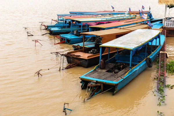Aug: 29: 2018 - siem reap, Kambodscha - Ausflugsboote auf dem Tonle-Saft-See, wurde zum Unesco-Biosphärenreservat erklärt. — Stockfoto