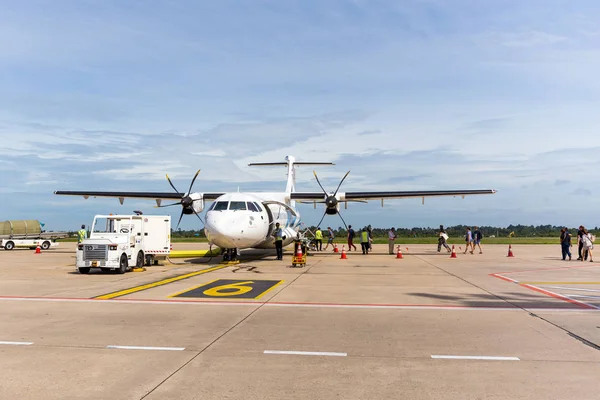 Aéroport Siem Reap Cambodge Les Passagers Prennent Avion Atr Bangkok — Photo