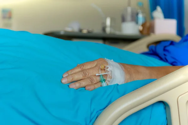 Tubo Análisis Sangre Pacientes Edad Avanzada Mano Hospital — Foto de Stock