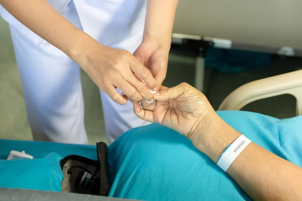 Nurse Using Cotton Wool Stop Bleeding Blood Specimen Finger — Stock Photo, Image