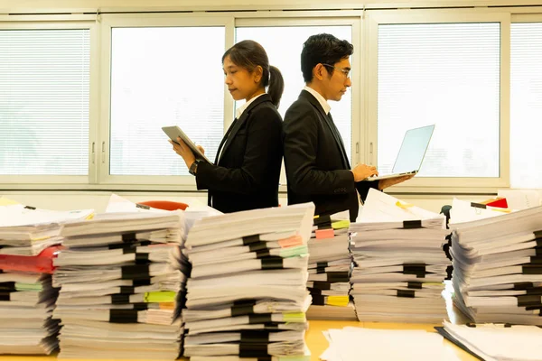 Businessman Businesswoman Standing Back Back Pile Paper Work Foreground — Stock Photo, Image