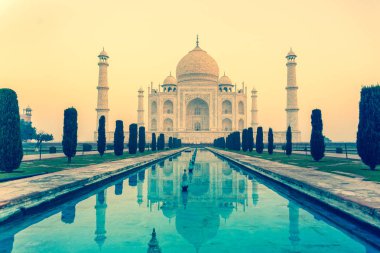 Taj Mahal anıt Agra Hindistan havuz su yansıtan