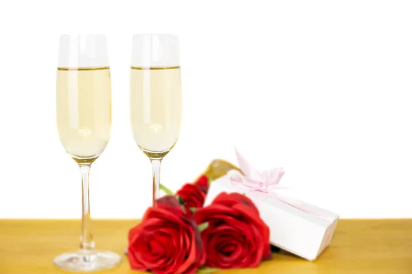 Glasses of champagne with rose flower and Valentines day gift box Isolated. — Stock Photo, Image