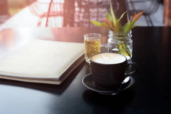 Чашка Кофе Списком Меню Черной Табе — стоковое фото