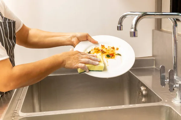 Lavage Des Mains Vaisselle Sale Dans Évier Cuisine — Photo