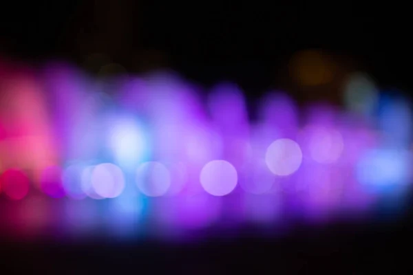 Fontana spettacolo con multicolore bokeh colore luce illuminazione astratta . — Foto Stock