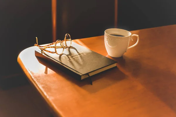 Eyeglasses Placed Notebooks Coffee Mug Table Golden Sunlight — Stock Photo, Image