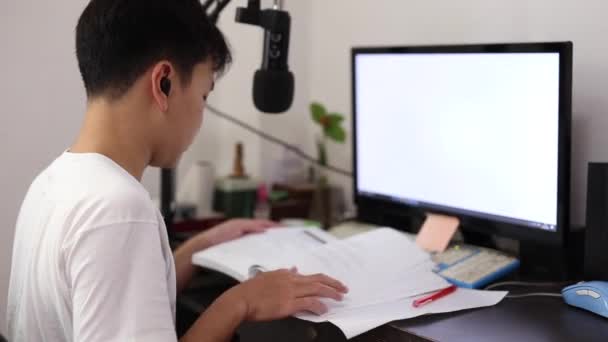 Asian Boy Study Home Covid Quarantine — 비디오