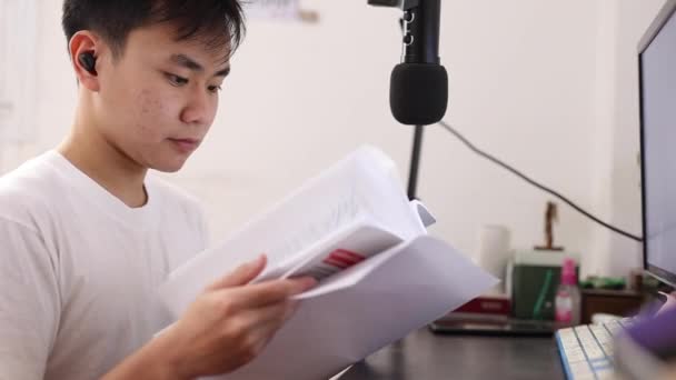 Asian Boy Study Home Covid Quarantine — 비디오
