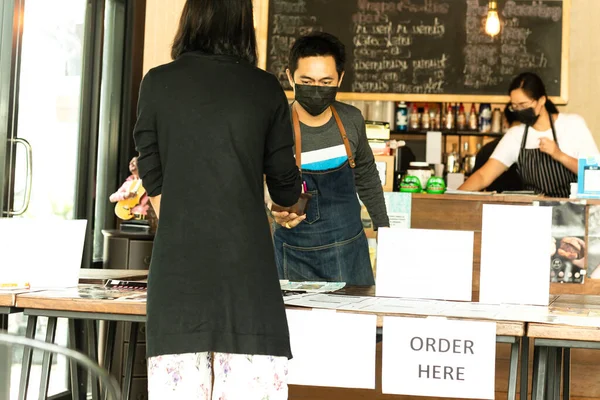 Social Distance Conceptual Small Business Waiter Serving Customer Cafe — Stock Photo, Image