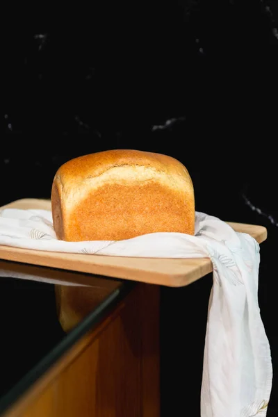 Homemade Fresh White Bread Loaf Isolated Wooden Board — Stock Photo, Image