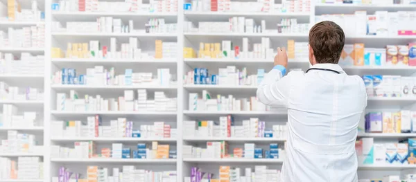 Farmacista Che Lavora Una Farmacia — Foto Stock