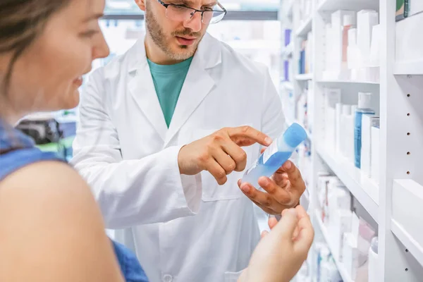 Pharmacist Work Selling Medicine Helping Customer — Stock Photo, Image