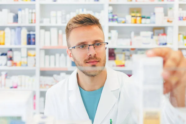 Travailler Dans Magasin Pharmacie — Photo