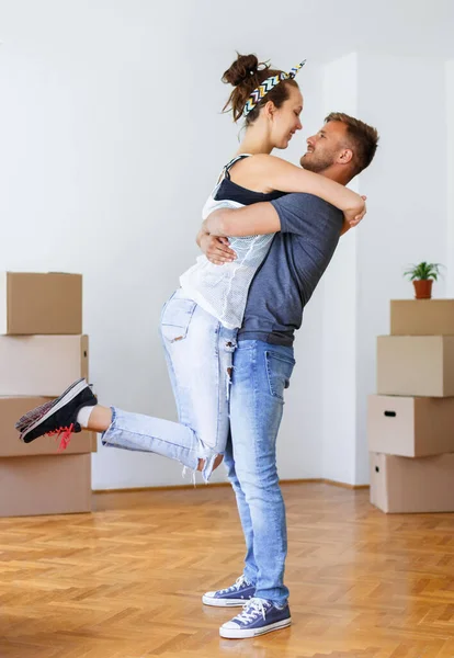 Emoção Novo Apartamento Mudar Com Namorado Namorada — Fotografia de Stock