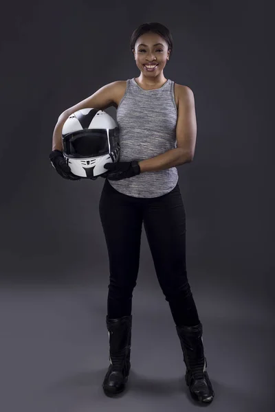 Μαύρη Γυναικεία Φυλή Οδηγός Αυτοκινήτου Ποδηλάτης Stuntwoman Φορώντας Ένα Πουκάμισο — Φωτογραφία Αρχείου