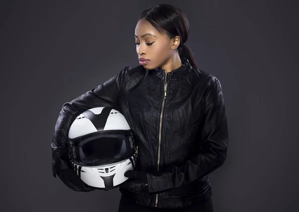 Zwarte Vrouwelijke Motorfiets Biker Autocoureur Stuntvrouw Leer Racen Pak Dragen — Stockfoto