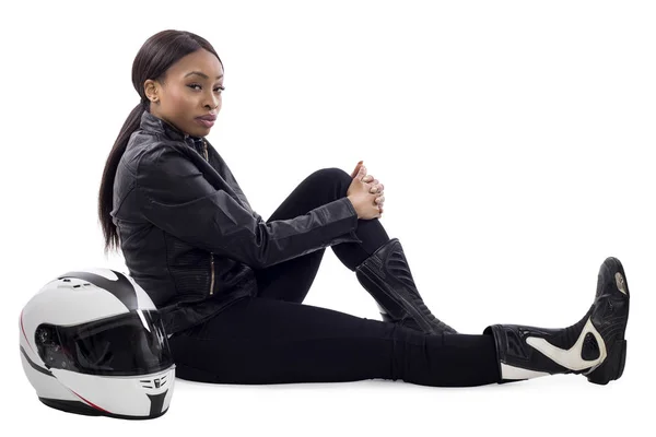 Zwarte Vrouwelijke Racer Fietser Stuntvrouw Zittend Met Een Race Helm — Stockfoto