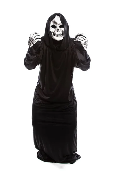 Halloweenkostym Ett Skelett Liemannen Klädd Svart Mantel Vit Bakgrund Gestikulerande — Stockfoto