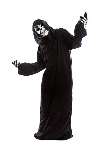 身振りで示す白い背景の黒いローブを身に着けているスケルトン死神のハロウィーンの衣装は 式を混乱 — ストック写真