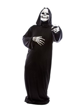 Gülüyor beyaz arka plan üzerinde siyah bir elbise giyen bir iskelet azrail Halloween kılık