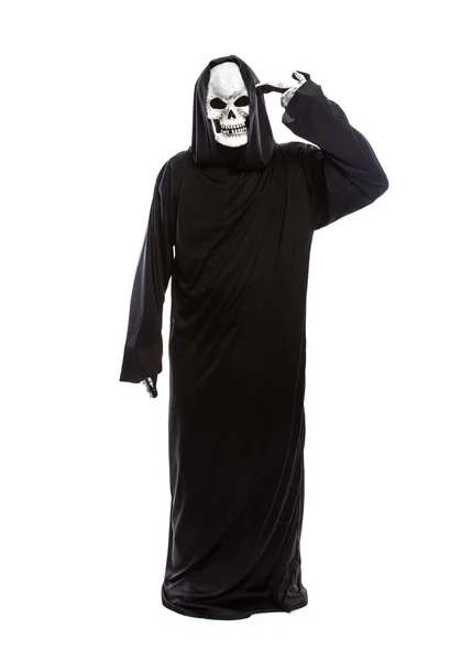 Halloween Traje Esqueleto Ceifeiro Sombrio Vestindo Manto Preto Fundo Branco — Fotografia de Stock