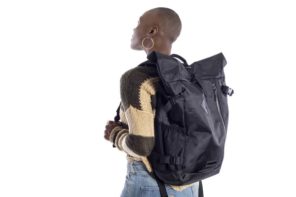 Mujer Afroamericana Negra Con Una Mochila Que Mira Fondo Blanco — Foto de Stock