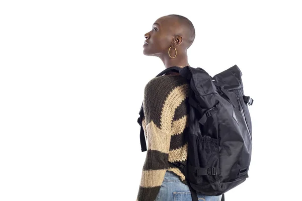 Schwarzafrikanisch Amerikanische Frau Trägt Einen Rucksack Der Auf Weißem Hintergrund — Stockfoto