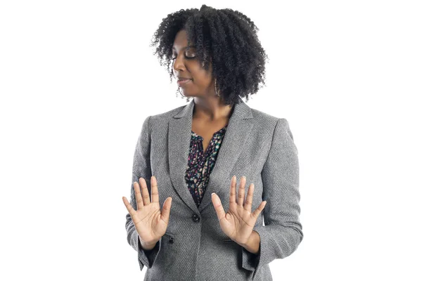 黒人アフリカ系アメリカ人女性ビジネスウーマンは 嫌な顔をして恥ずかしそうに見える白い背景に孤立した — ストック写真