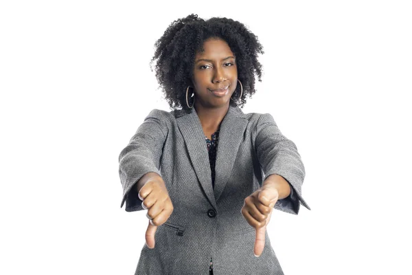 黒人アフリカ系アメリカ人女性ビジネスウーマンは 親指を下にジェスチャー白い背景に孤立 — ストック写真