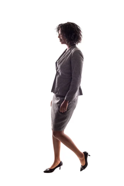 Vista Lateral Uma Mulher Negócios Negra Andando Vista Lateral Isolada — Fotografia de Stock
