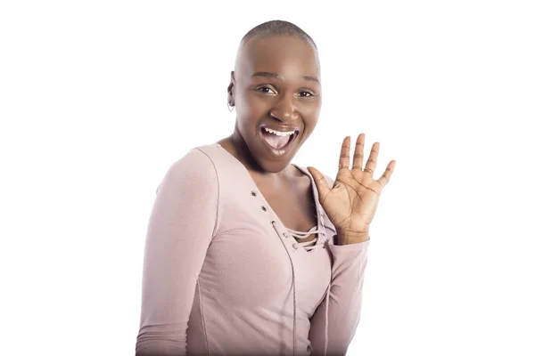 Schwarzes Afrikanisch Amerikanisches Model Mit Glatzfrisur Das Ein Rosa Hemd — Stockfoto