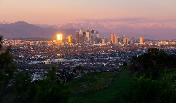 Vista Panorámica Ciudad Los Ángeles California Con Cumbres Nevadas Que —  Fotos de Stock