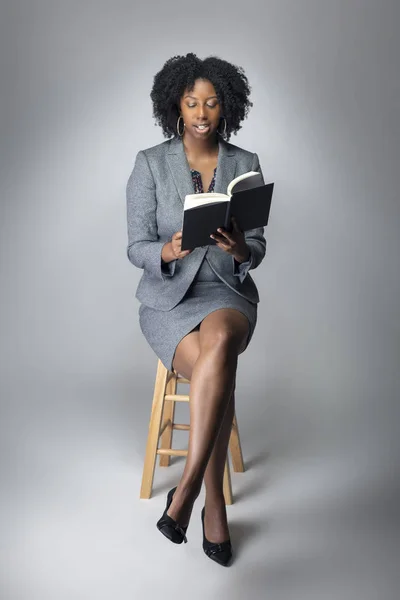 Black Female Author Posing Book Studio Portrait She Looks Teacher — Stock Photo, Image