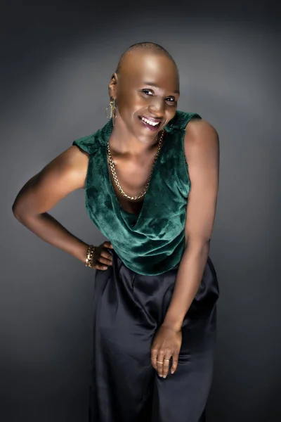 Black African American Female Fashion Model Posing Bald Hairstyle Green — Stock Photo, Image