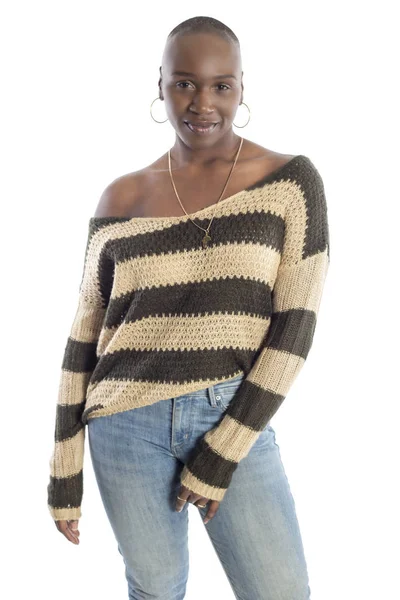 Siyah Afrikalı Amerikalı Kadın Model Bahar Tarzı Yün Örme Uzun — Stok fotoğraf