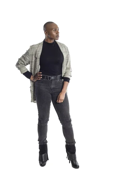 Black African American Kobieta Patrząc Pewnie Podczas Noszenia Nowoczesnego Biznesu — Zdjęcie stockowe