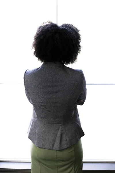 Sziluettje Egy Hangsúlyozta Fekete African American Üzletasszony Keres Aggódott Gondolkodni — Stock Fotó