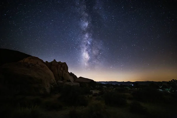 Vyhlídkový Pohled Hvězdnou Noční Oblohu Výhledem Mléčnou Dráhu Znázorňující Astronomii — Stock fotografie